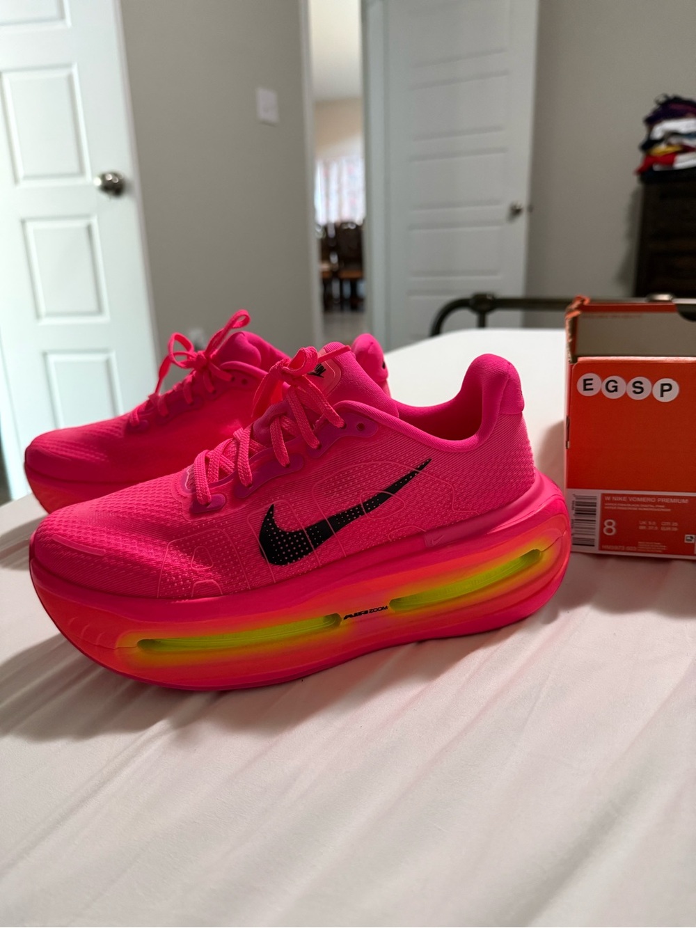 Nike Vomero Premium Hyper Pink/Black Running Shoes Women size 8
